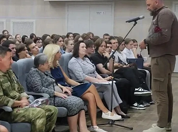 В Ставропольском краевом колледже искусств состоялась встреча, посвященная памятной дате - Дню солидарности в борьбе с терроризмом   
